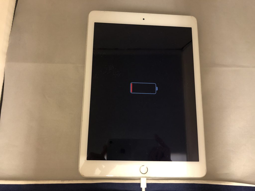 故障したApple iPad iPadの電源が急に入ら なくなった！？基盤修理で解決！