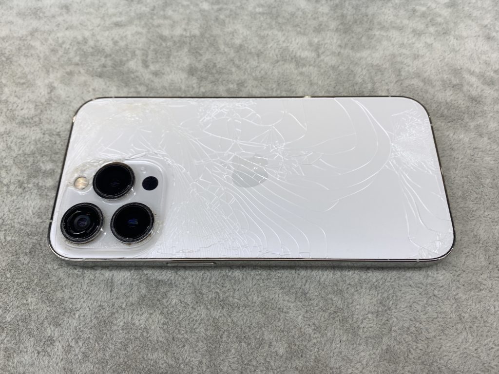 iPhone12proMax ホワイト　傷あり iPhone12proMax ホワイト 傷あり iPhoneの背面の修理ってできるの