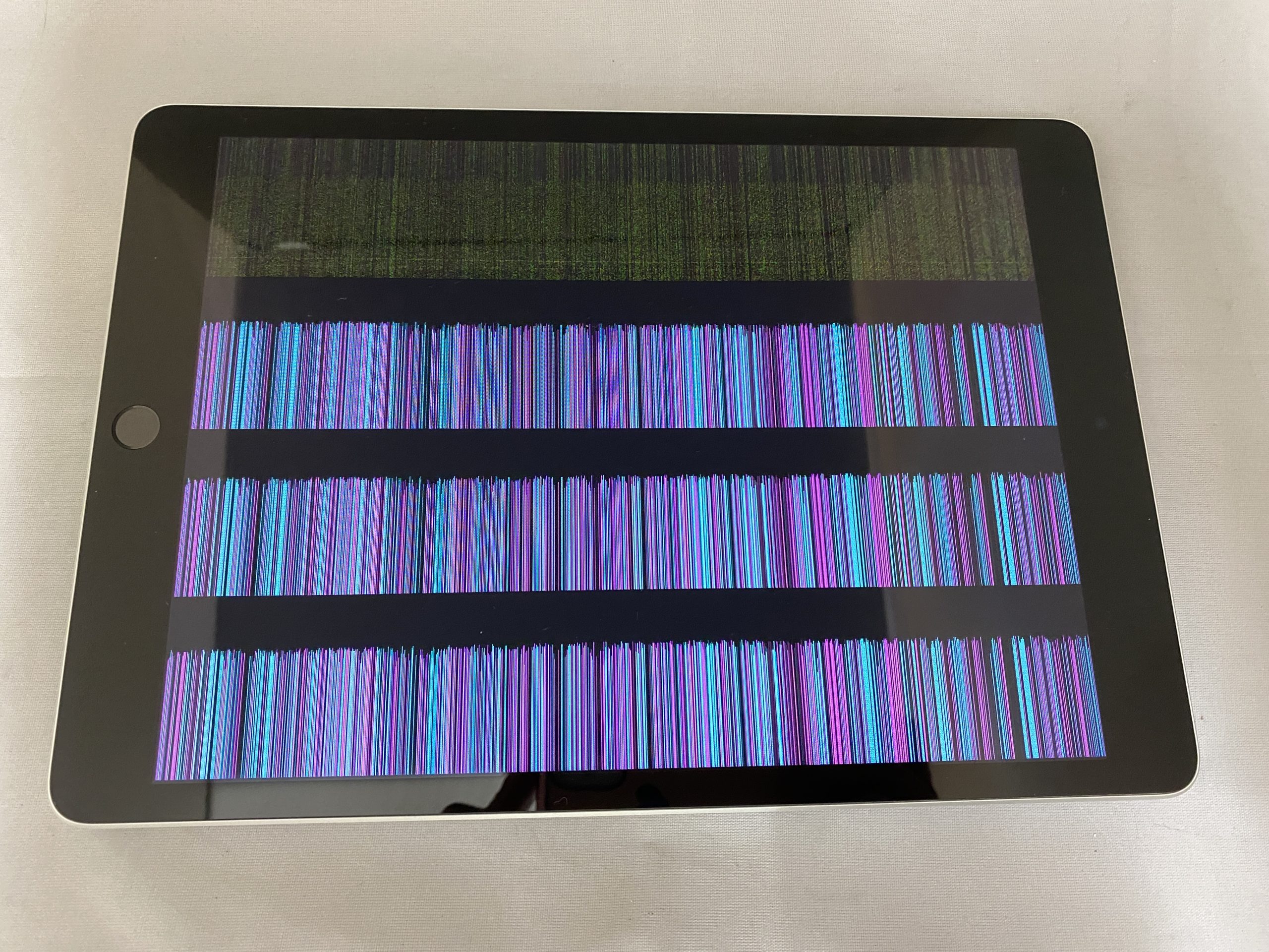 iPad壊れています 20241005_011748295_iOS-1-