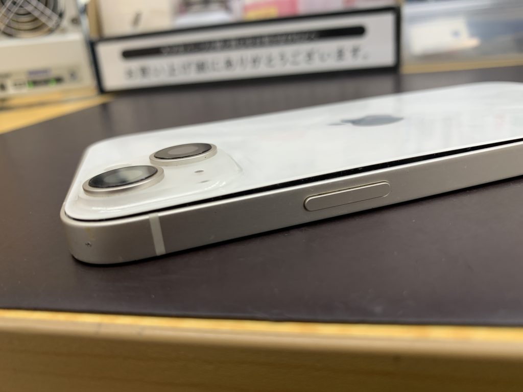 まさかのバッテリー破裂寸前…背面が浮き上がったiPhoneを修理