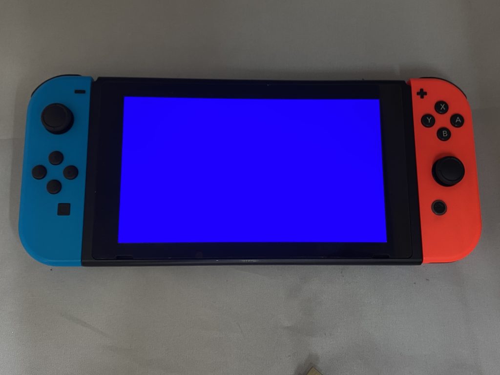 Switchユーザー必見！ブルースクリーン vs オレンジスクリーンの違いと