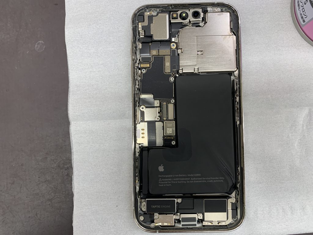 画面バキバキでブラックアウト！iPhone14pro 修理のご依頼 滋賀
