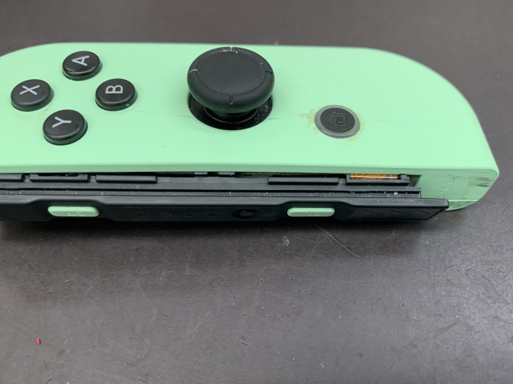 中身が飛び出した！」衝撃でレールが外れたジョイコン、復活