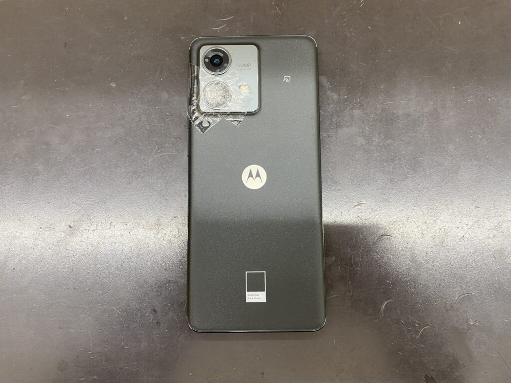 修理事例】Motorola Edge 40 Neo のカメラレンズ割れ交換を実施