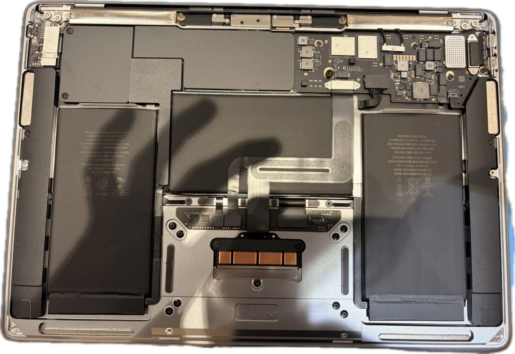 MacBook Air M1 US配列 画面交換したばかり 電源汚れあり このままだと大事な仕事が…MacBook Air M1 画面交換💻 | スマート